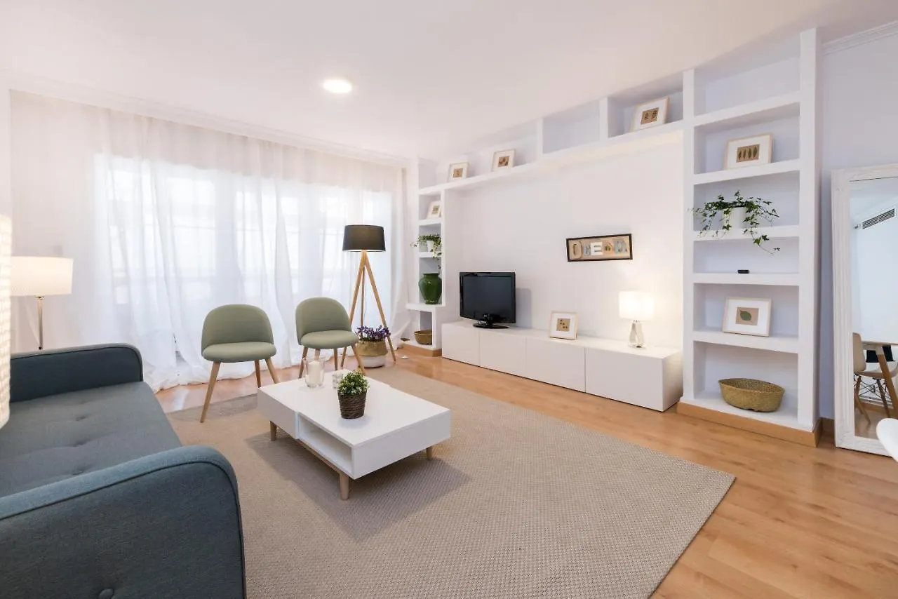 Apartamentos Paseo De La Farola Málaga İspanya