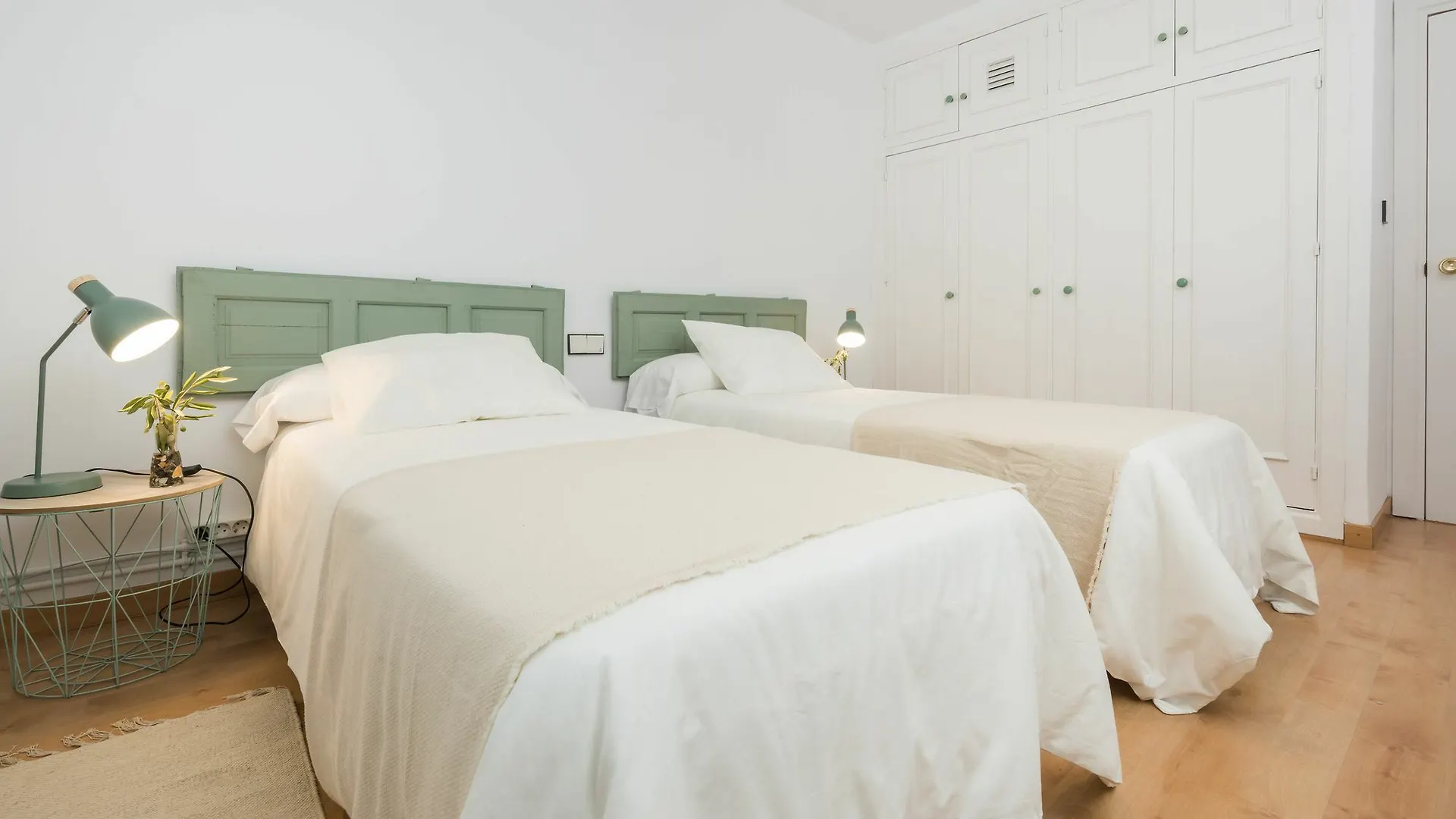 Apartamentos Paseo De La Farola Málaga 0*,